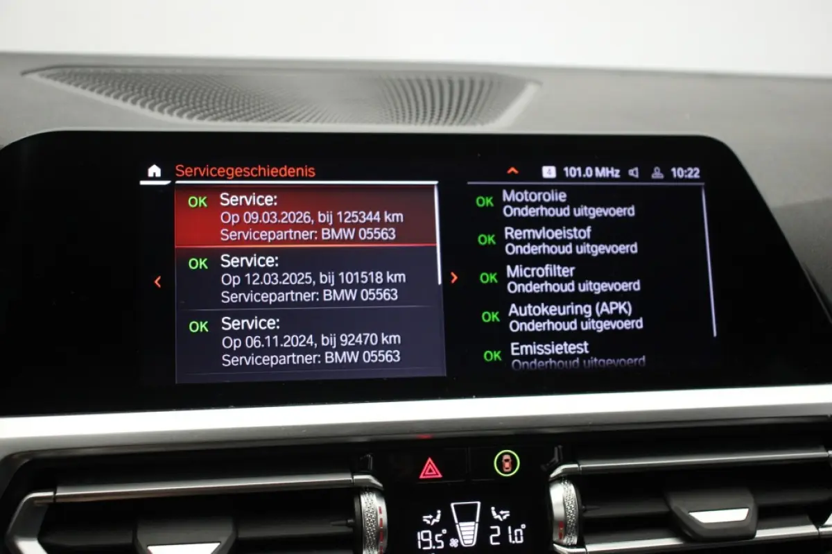 318d Corporate High Executive Automaat - Digitaal Cockpit, Carplay, Leer, Afn. Trekhaak