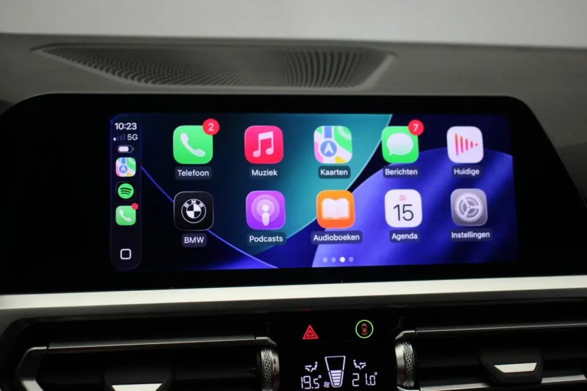 318d Corporate High Executive Automaat - Digitaal Cockpit, Carplay, Leer, Afn. Trekhaak