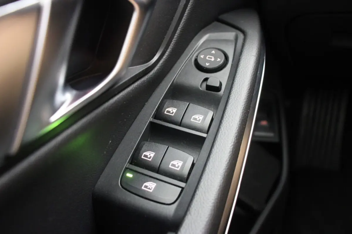 318d Corporate High Executive Automaat - Digitaal Cockpit, Carplay, Leer, Afn. Trekhaak