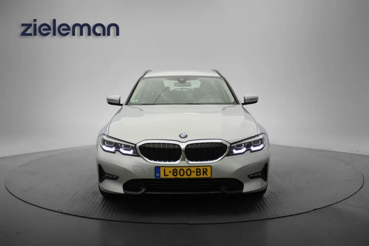 318d Corporate High Executive Automaat - Digitaal Cockpit, Carplay, Leer, Afn. Trekhaak