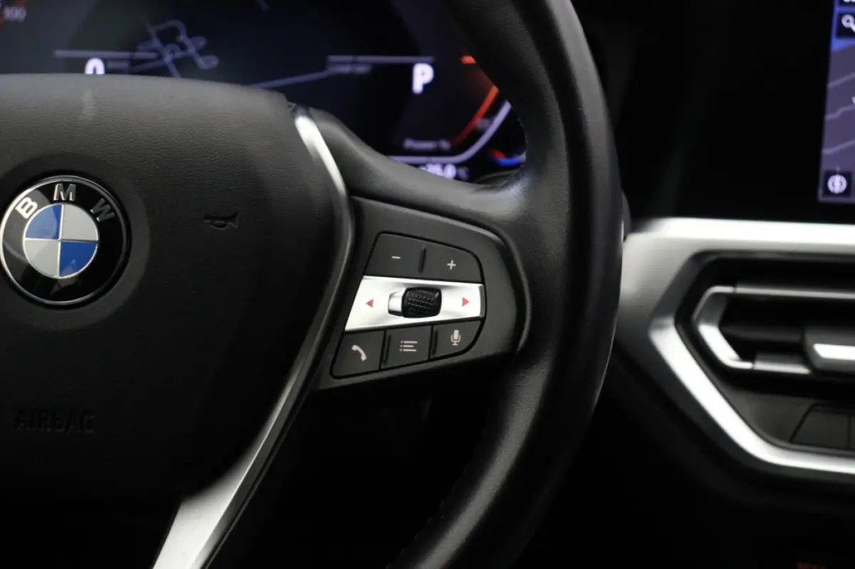 318d Corporate High Executive Automaat - Digitaal Cockpit, Carplay, Leer, Afn. Trekhaak