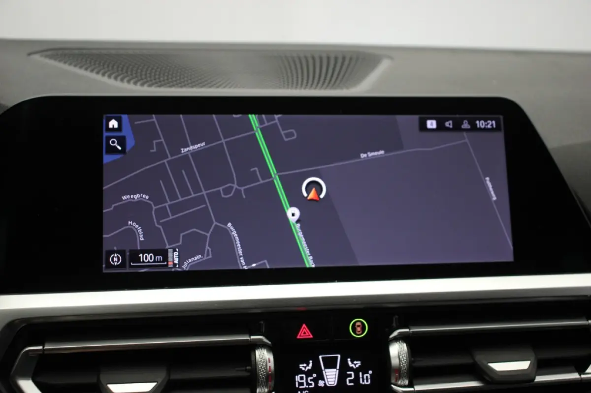 318d Corporate High Executive Automaat - Digitaal Cockpit, Carplay, Leer, Afn. Trekhaak