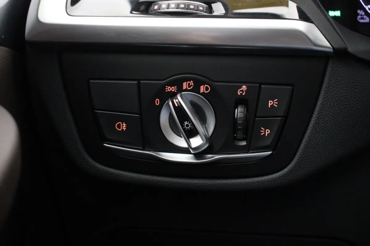 Executive 80 kWh - Panorama, Digitaal Cockpit, Carplay, Camera, Memory, Leer, Stoelverw.