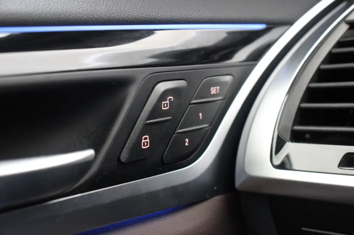 Executive 80 kWh - Panorama, Digitaal Cockpit, Carplay, Camera, Memory, Leer, Stoelverw.