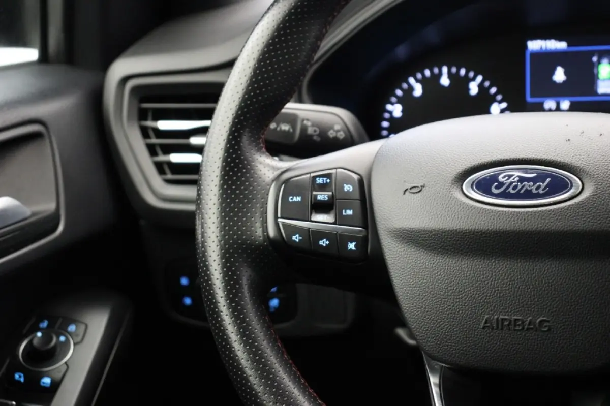 1.0 EcoBoost Hybrid ST-Line - Carplay, Cruise, Clima