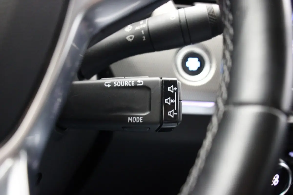 1.6 E-Tech Hybrid 145 Intens - Digitaal Cockpit, Carplay, Camera, Half Leer