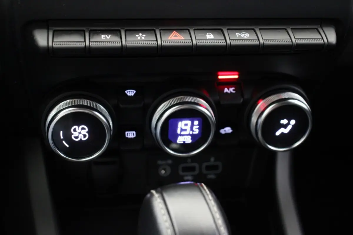 1.6 E-Tech Hybrid 145 Intens - Digitaal Cockpit, Carplay, Camera, Half Leer