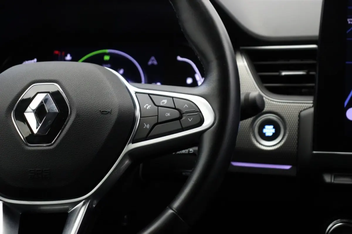 1.6 E-Tech Hybrid 145 Intens - Digitaal Cockpit, Carplay, Camera, Half Leer