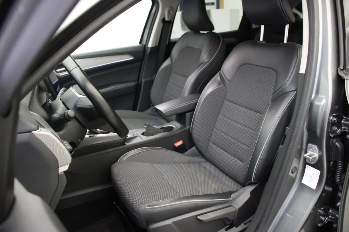 1.6 E-Tech Hybrid 145 Intens - Digitaal Cockpit, Carplay, Camera, Half Leer