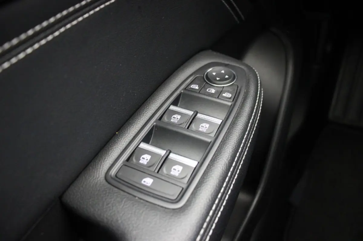 1.6 E-Tech Hybrid 145 Intens - Digitaal Cockpit, Carplay, Camera, Half Leer