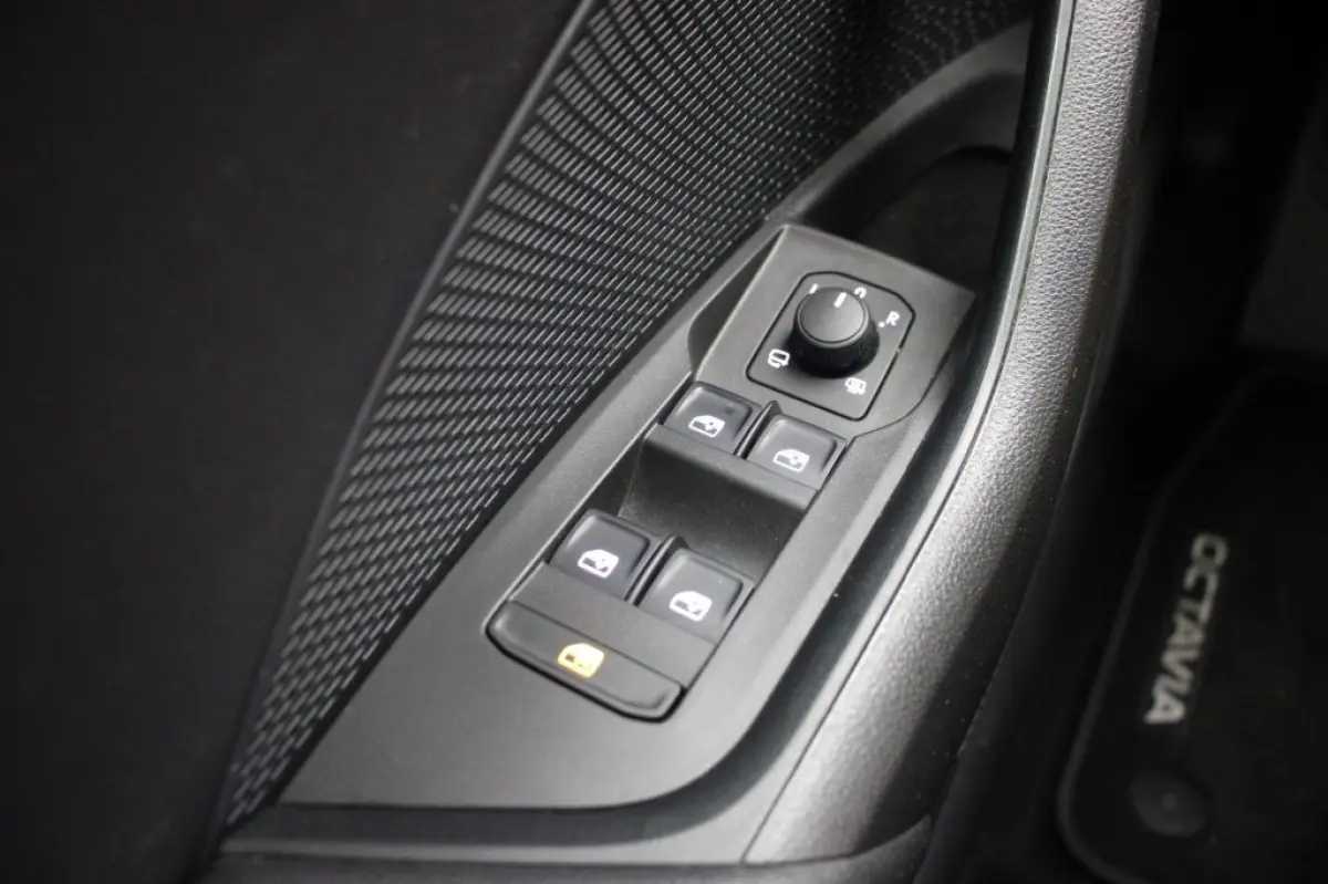 1.0 e-TSI Business Edition Automaat - Digitaal Cockpit, Carplay, Afn. Trekhaak
