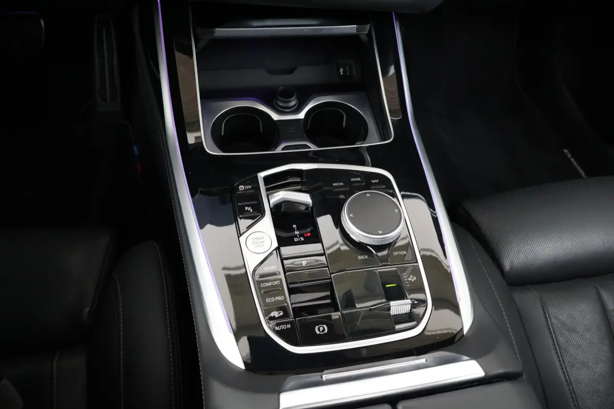 xDrive40d | Sport pakket Pro | Panorama Dak | Driving Assistant Professional | Harman Kardon | Trekhaak | Stoel Verwarming Voor en Achter | Soft-Close | Comfortstoelen | M-Sport Uitlaat | 22