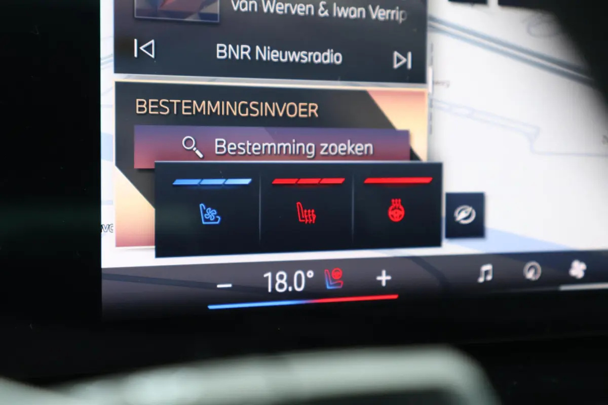 xDrive40d | Sport pakket Pro | Panorama Dak | Driving Assistant Professional | Harman Kardon | Trekhaak | Stoel Verwarming Voor en Achter | Soft-Close | Comfortstoelen | M-Sport Uitlaat | 22