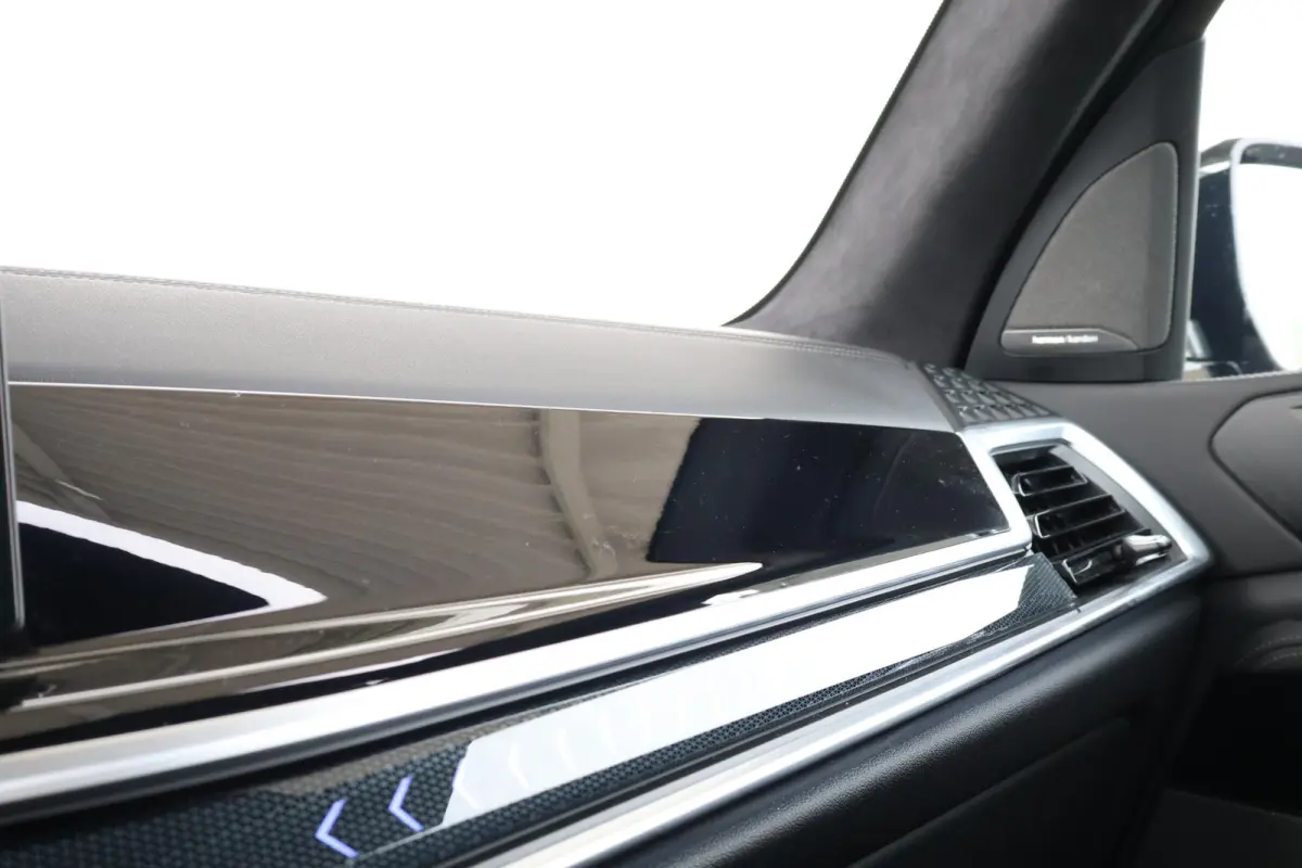 xDrive40d | Sport pakket Pro | Panorama Dak | Driving Assistant Professional | Harman Kardon | Trekhaak | Stoel Verwarming Voor en Achter | Soft-Close | Comfortstoelen | M-Sport Uitlaat | 22