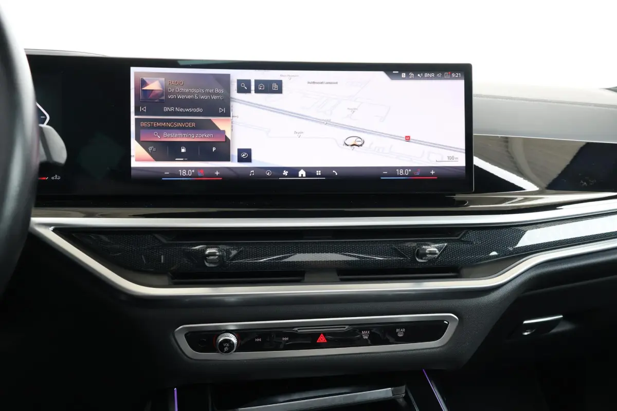 xDrive40d | Sport pakket Pro | Panorama Dak | Driving Assistant Professional | Harman Kardon | Trekhaak | Stoel Verwarming Voor en Achter | Soft-Close | Comfortstoelen | M-Sport Uitlaat | 22
