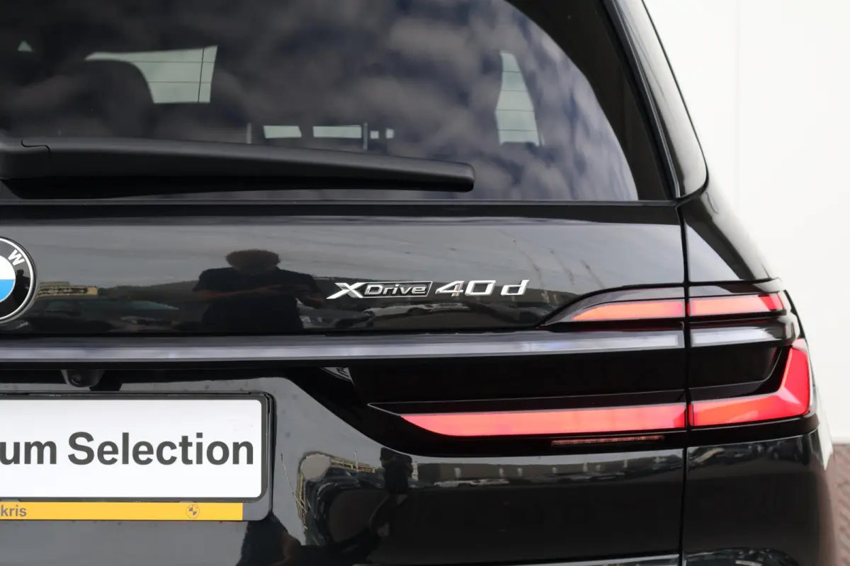 xDrive40d | Sport pakket Pro | Panorama Dak | Driving Assistant Professional | Harman Kardon | Trekhaak | Stoel Verwarming Voor en Achter | Soft-Close | Comfortstoelen | M-Sport Uitlaat | 22