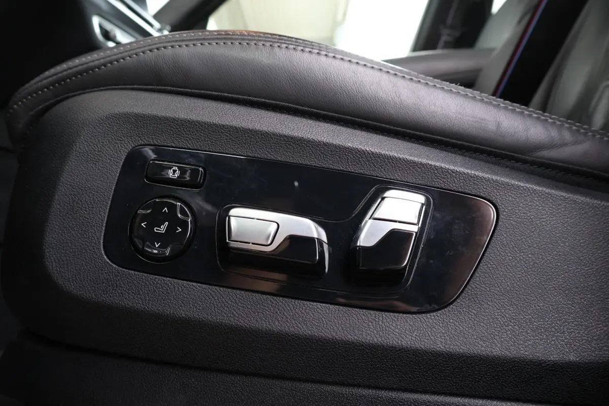 xDrive40d | Sport pakket Pro | Panorama Dak | Driving Assistant Professional | Harman Kardon | Trekhaak | Stoel Verwarming Voor en Achter | Soft-Close | Comfortstoelen | M-Sport Uitlaat | 22