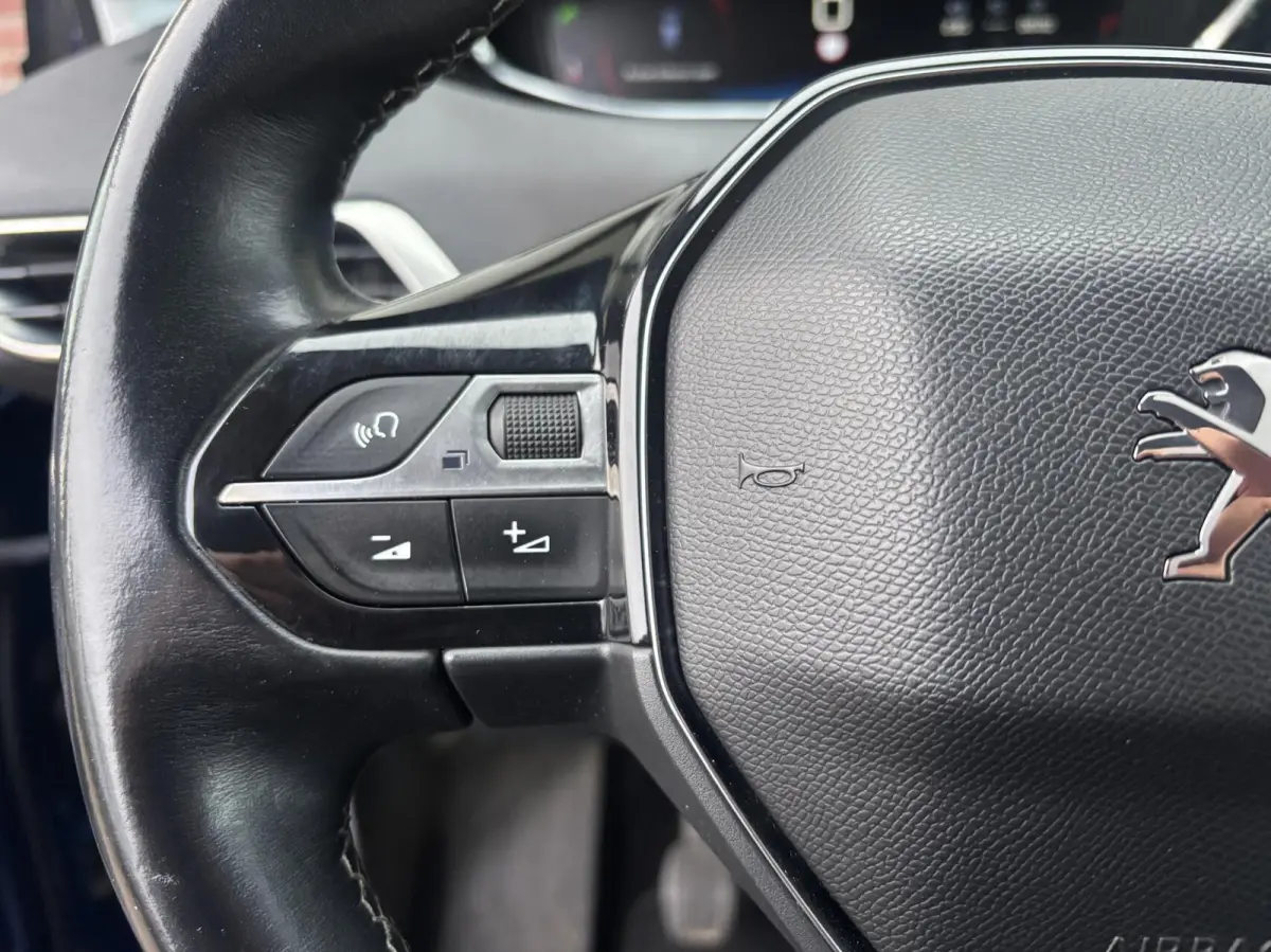 1.2 Allure/CAMERA/CARPLAY/NAVI/KEYLESS/APK
