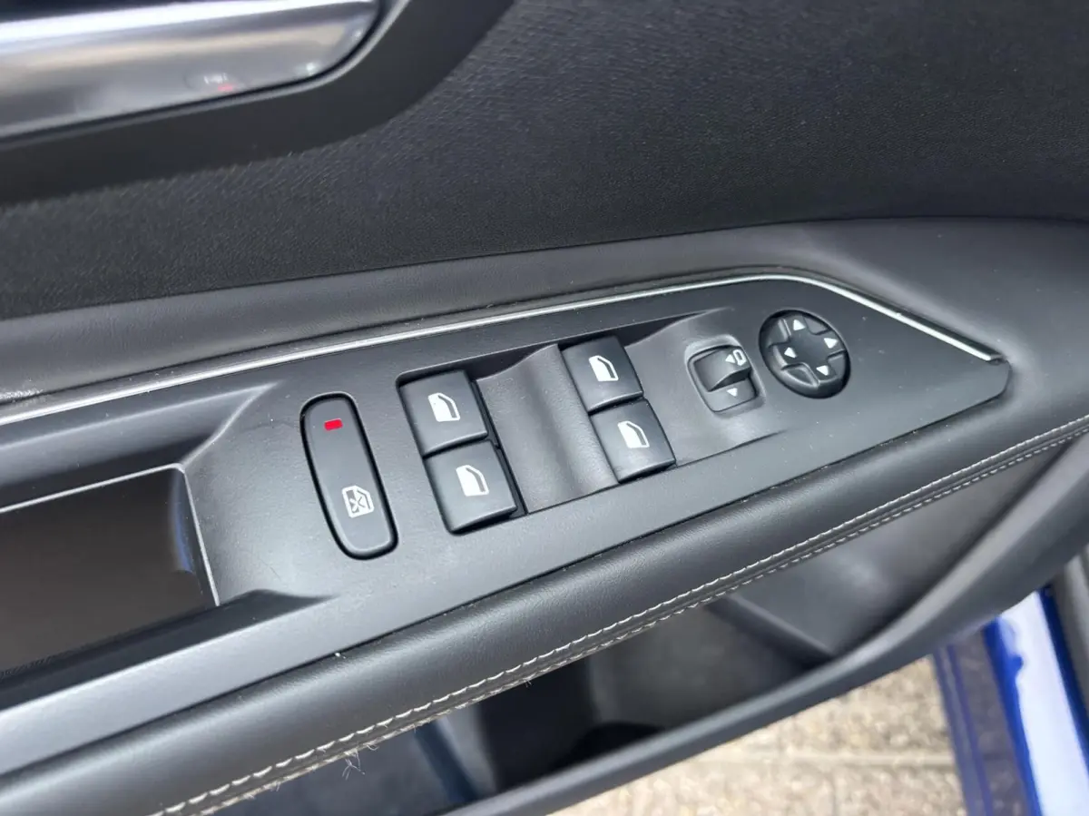 1.2 Allure/CAMERA/CARPLAY/NAVI/KEYLESS/APK