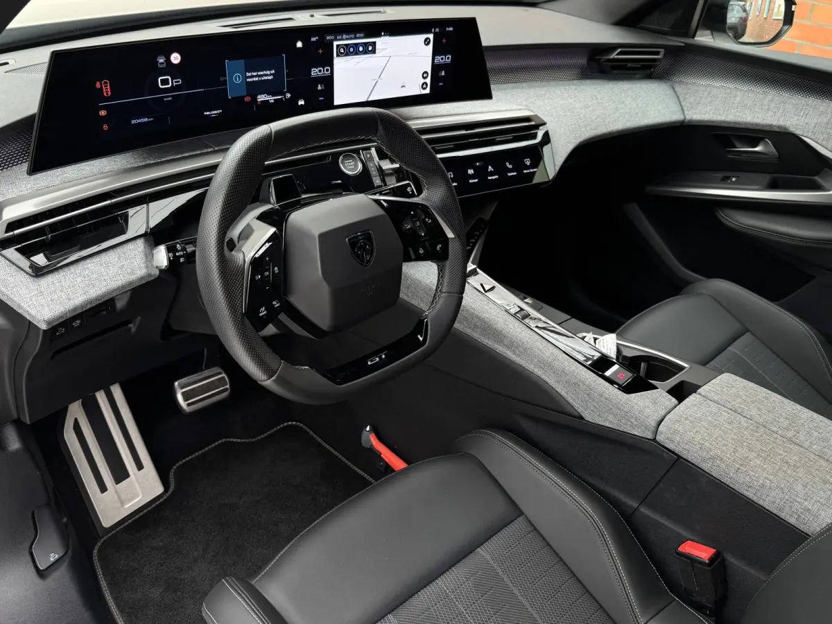 Hybrid 145 GT Automaat | Elektrische achterklep | Stuur- en stoelverwarming | Keyless | Camera rondom | 8 jaar Peugeot We Care garantie!