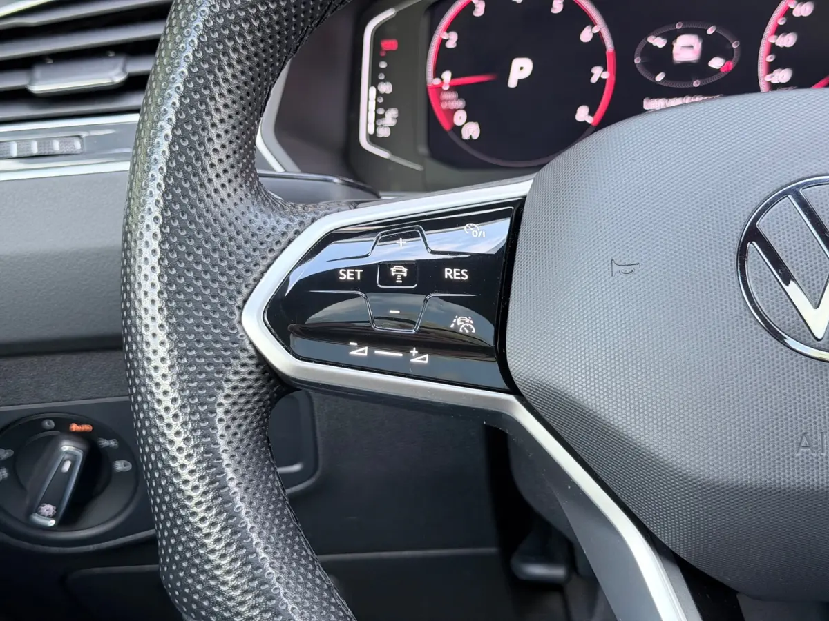 1.5 TSI R-Line Pano/Keyless/Camera