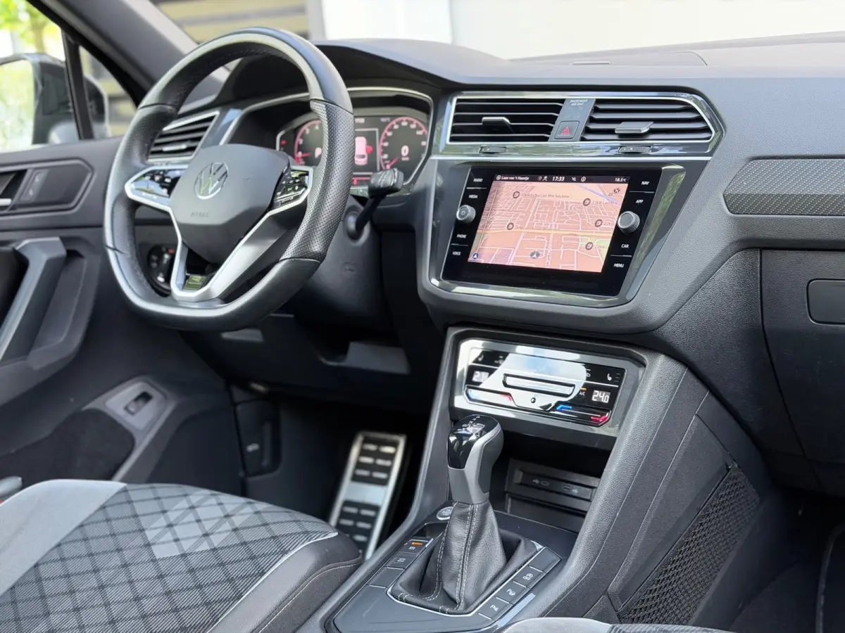 1.5 TSI R-Line Pano/Keyless/Camera