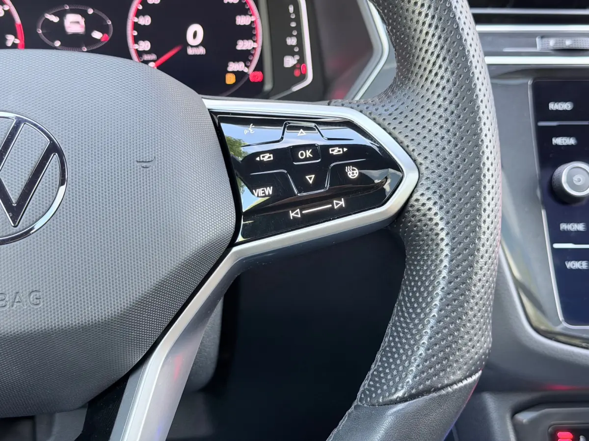 1.5 TSI R-Line Pano/Keyless/Camera