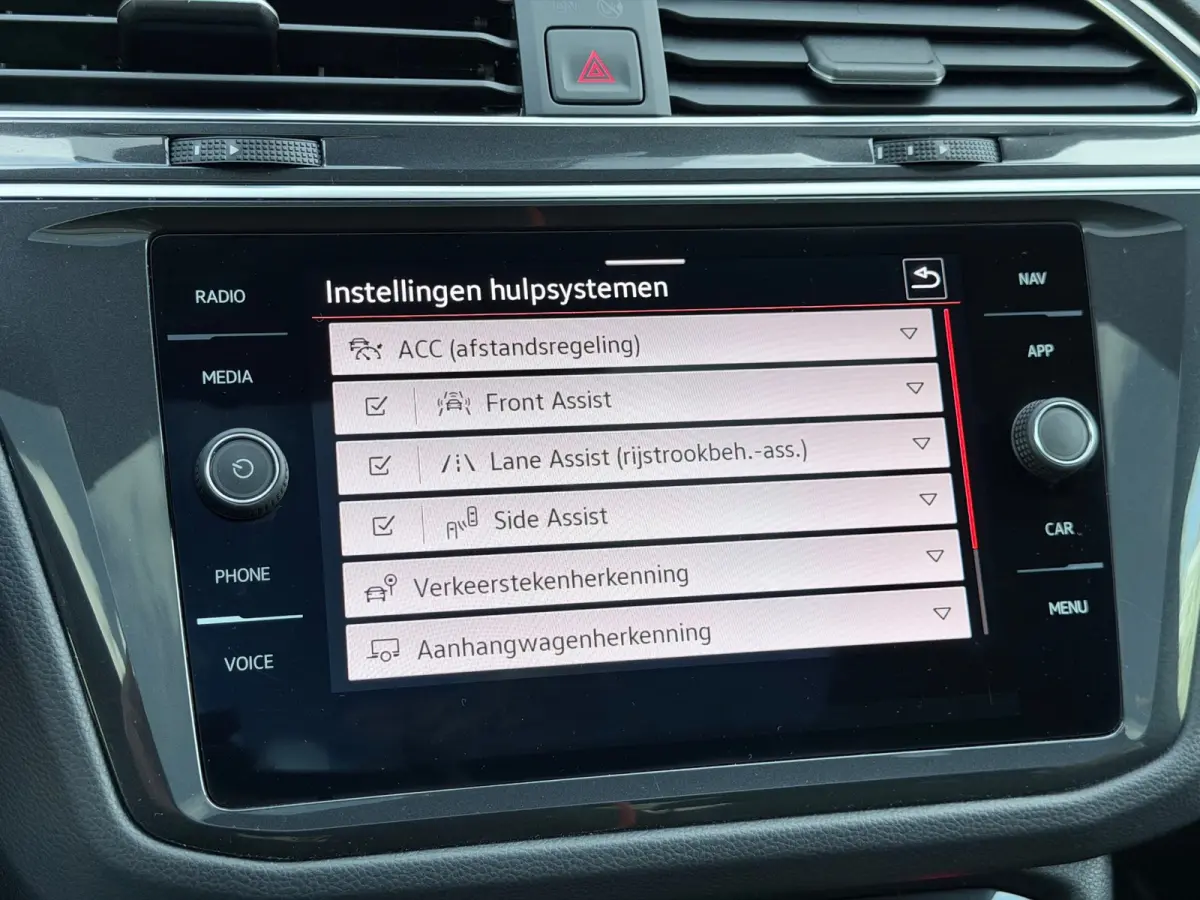 1.5 TSI R-Line Pano/Keyless/Camera