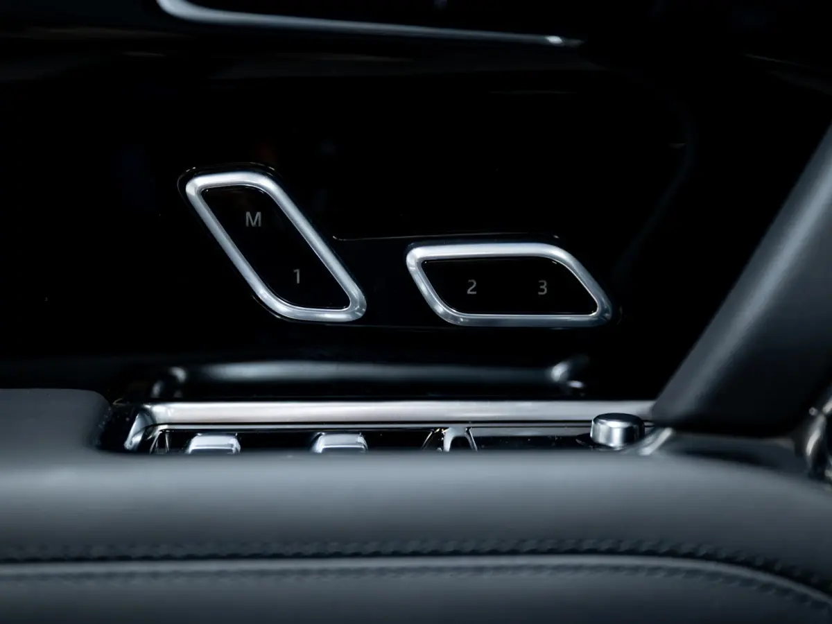 3.0 P550e Autobiography PHEV | Koelbox | HUD | Meridian Signature | Massage | Pano |