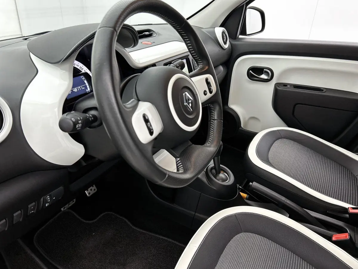 1.0 70pk Intens Automaat | Achteruitrijcamera | Parkeersensoren Achter | Climate Control | Navigatie | LMV 16'' | Cruise Control