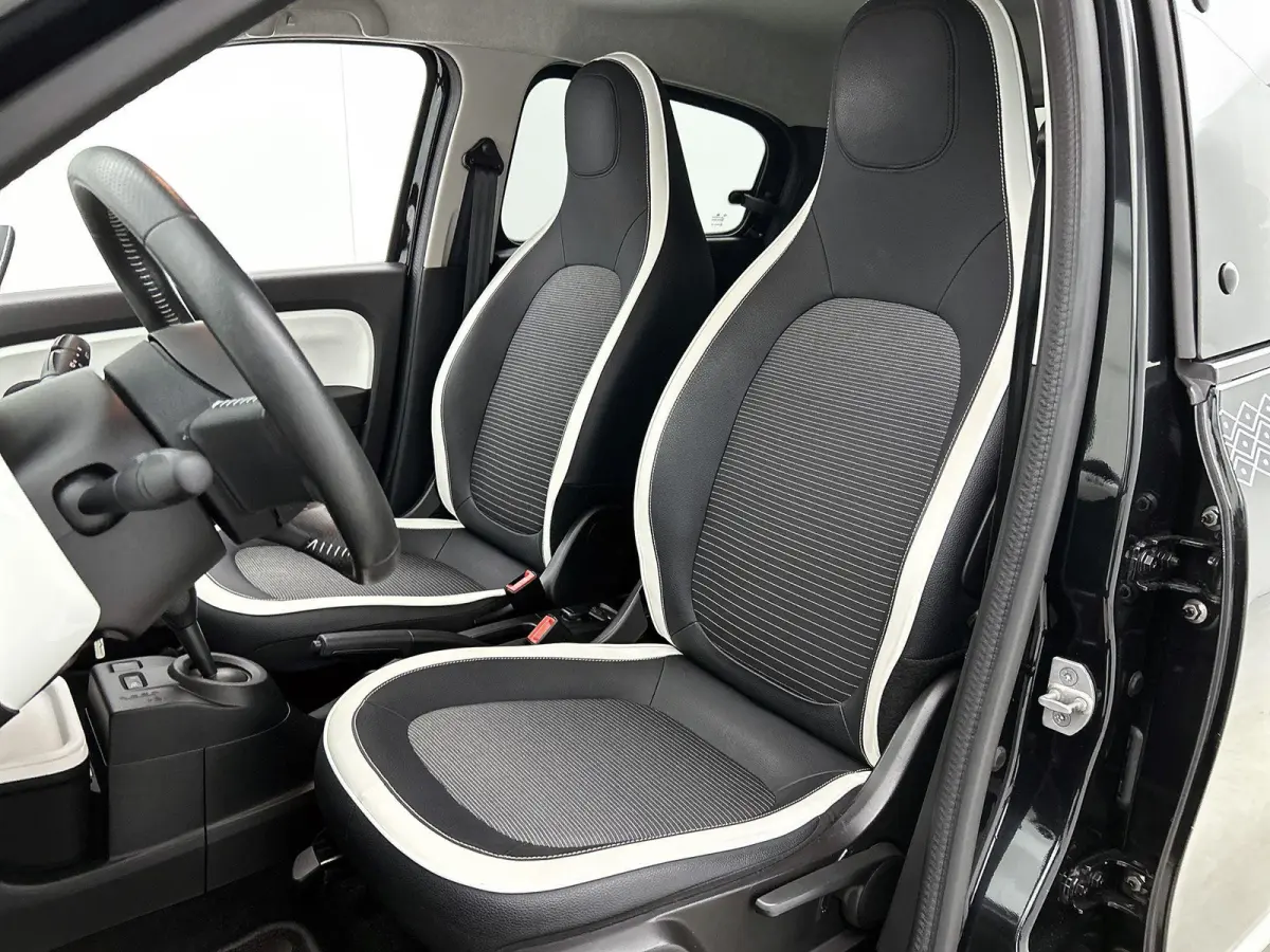 1.0 70pk Intens Automaat | Achteruitrijcamera | Parkeersensoren Achter | Climate Control | Navigatie | LMV 16'' | Cruise Control