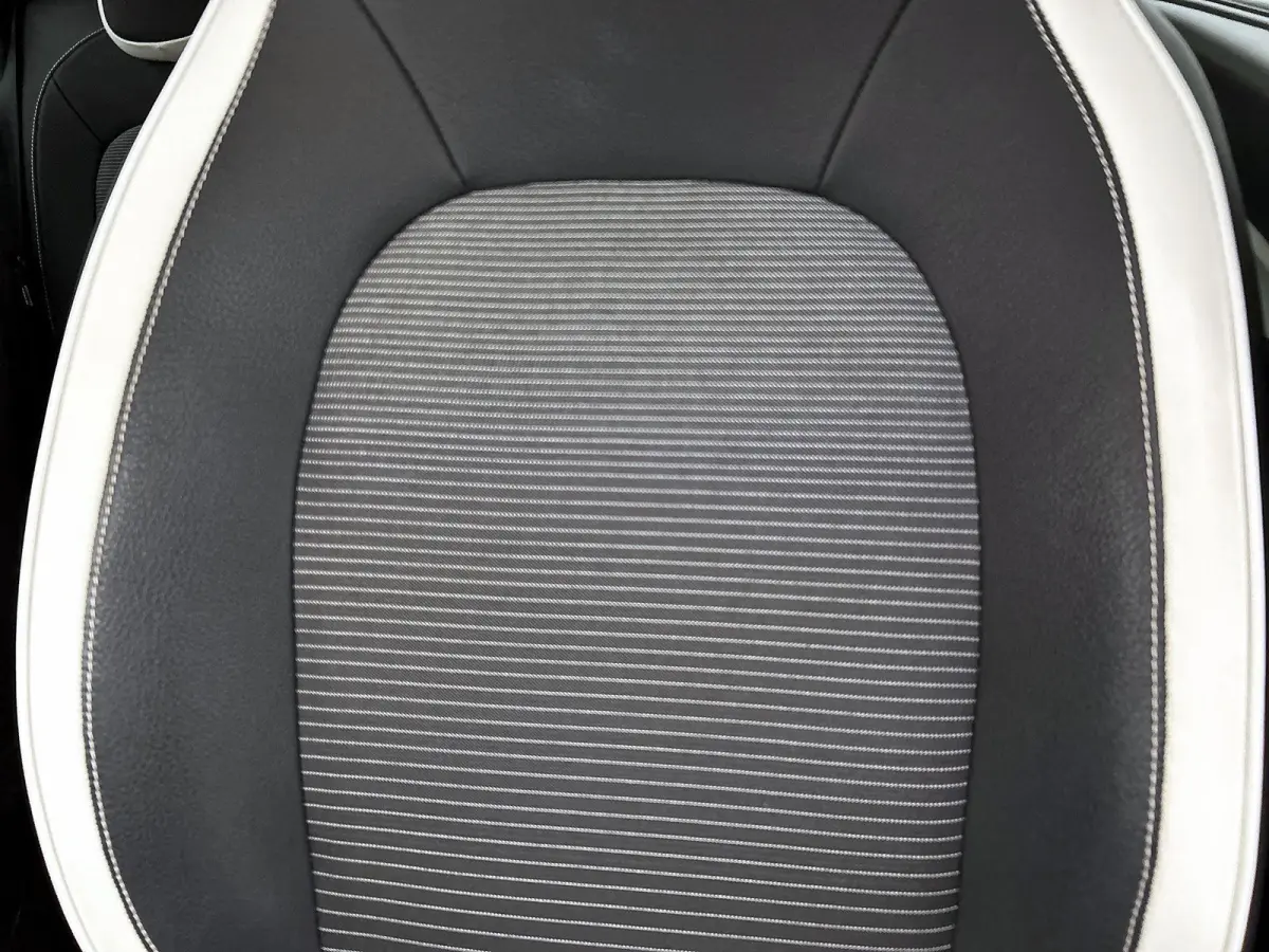 1.0 70pk Intens Automaat | Achteruitrijcamera | Parkeersensoren Achter | Climate Control | Navigatie | LMV 16'' | Cruise Control