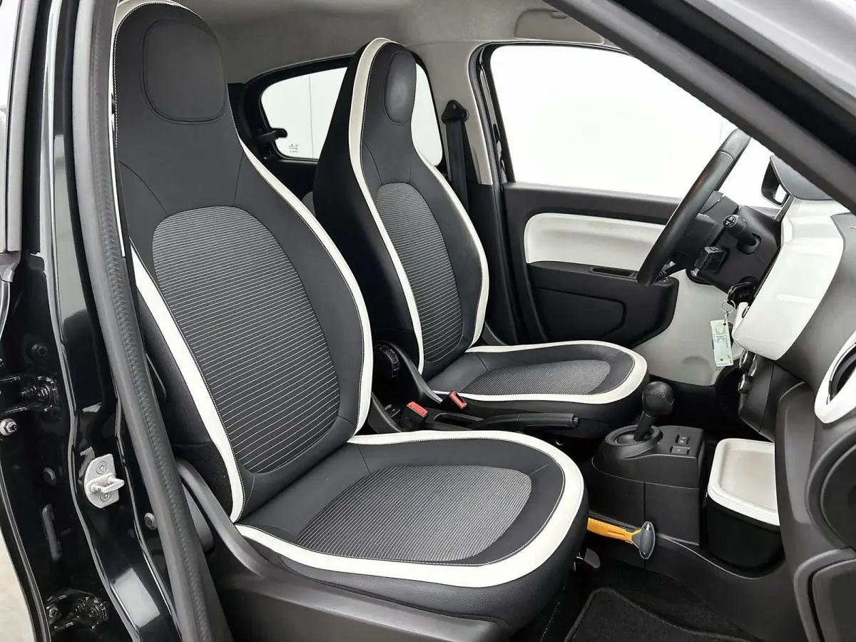 1.0 70pk Intens Automaat | Achteruitrijcamera | Parkeersensoren Achter | Climate Control | Navigatie | LMV 16'' | Cruise Control