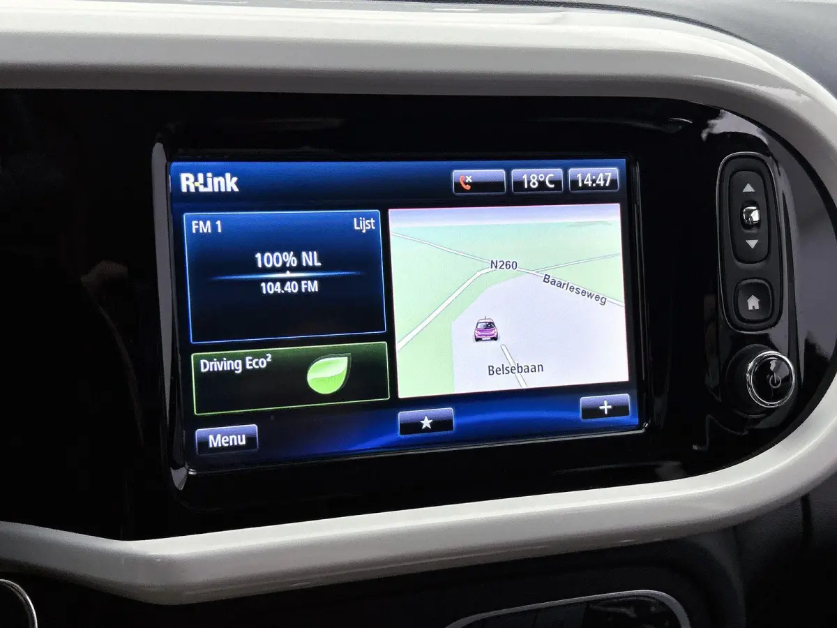 1.0 70pk Intens Automaat | Achteruitrijcamera | Parkeersensoren Achter | Climate Control | Navigatie | LMV 16'' | Cruise Control