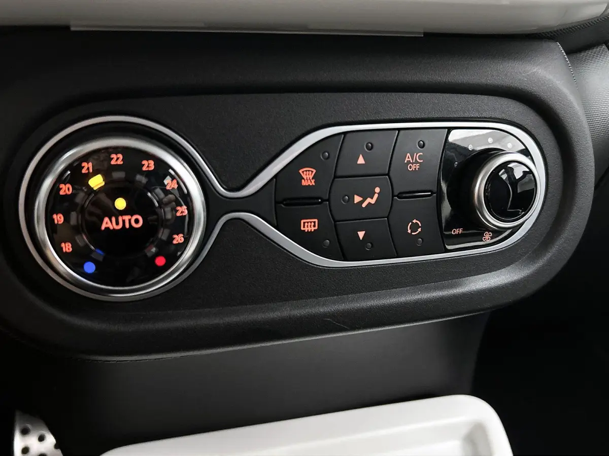 1.0 70pk Intens Automaat | Achteruitrijcamera | Parkeersensoren Achter | Climate Control | Navigatie | LMV 16'' | Cruise Control