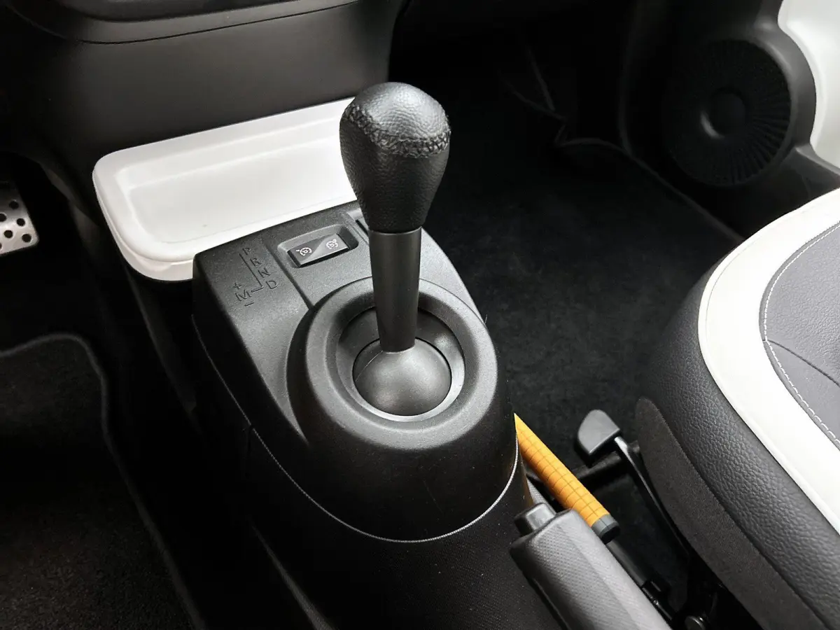 1.0 70pk Intens Automaat | Achteruitrijcamera | Parkeersensoren Achter | Climate Control | Navigatie | LMV 16'' | Cruise Control