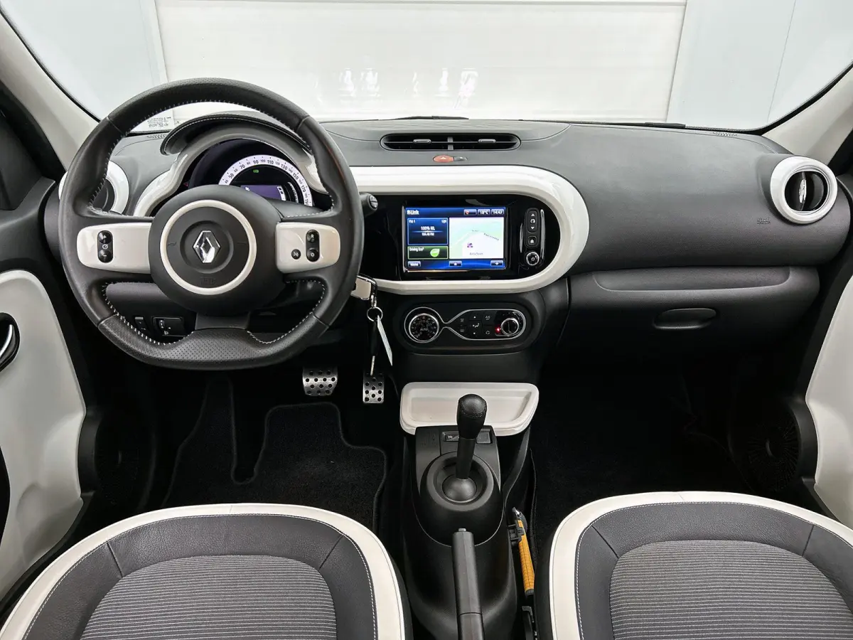 1.0 70pk Intens Automaat | Achteruitrijcamera | Parkeersensoren Achter | Climate Control | Navigatie | LMV 16'' | Cruise Control