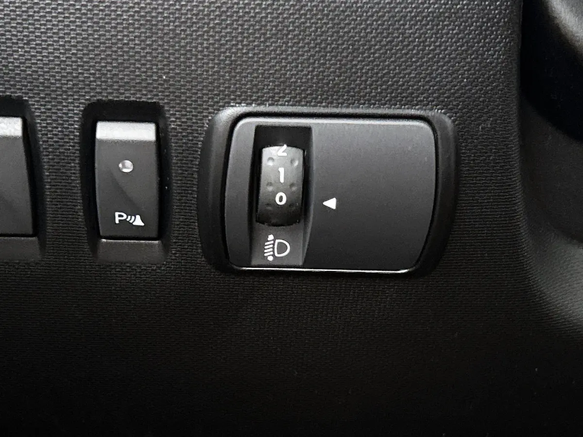 1.0 70pk Intens Automaat | Achteruitrijcamera | Parkeersensoren Achter | Climate Control | Navigatie | LMV 16'' | Cruise Control