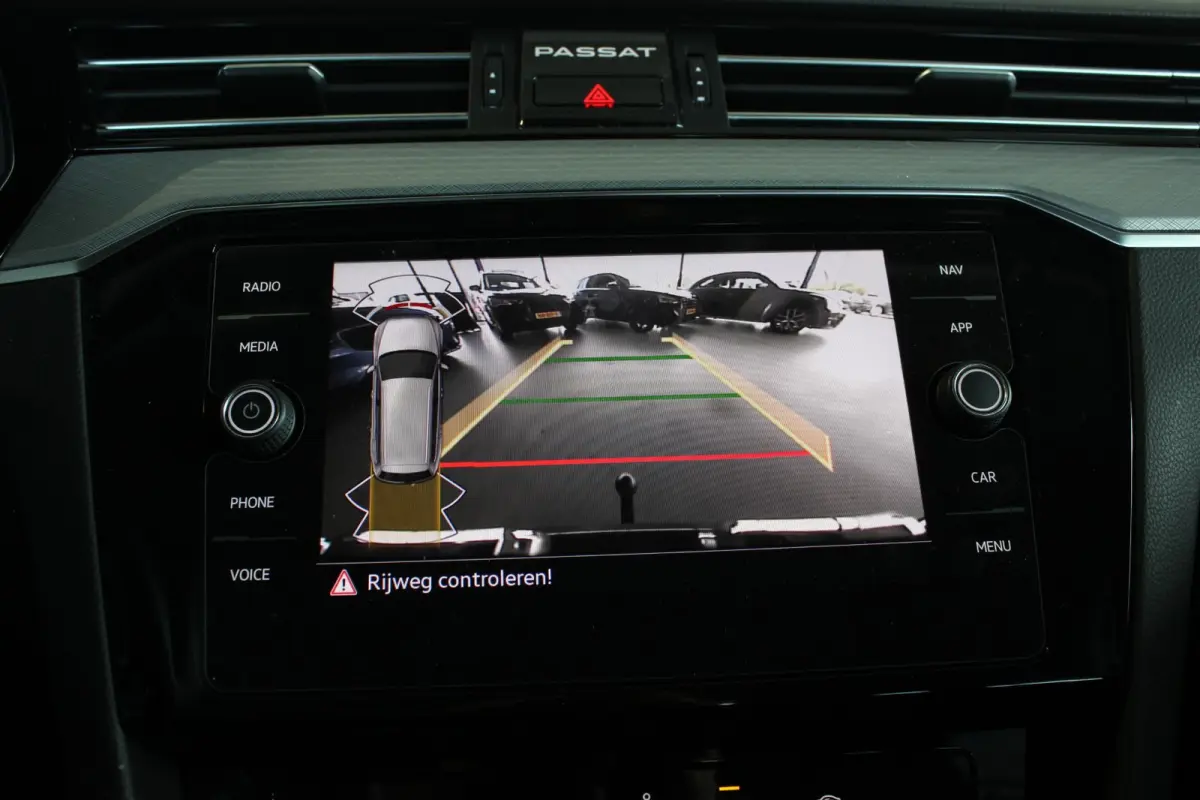 1.5 TSI Business Trekhaak | R-Line Look | Camera | Virtual Cockpit | Adapt. Cruise | Bluetooth | Navi | LED | 17" LMV | PDC V+A