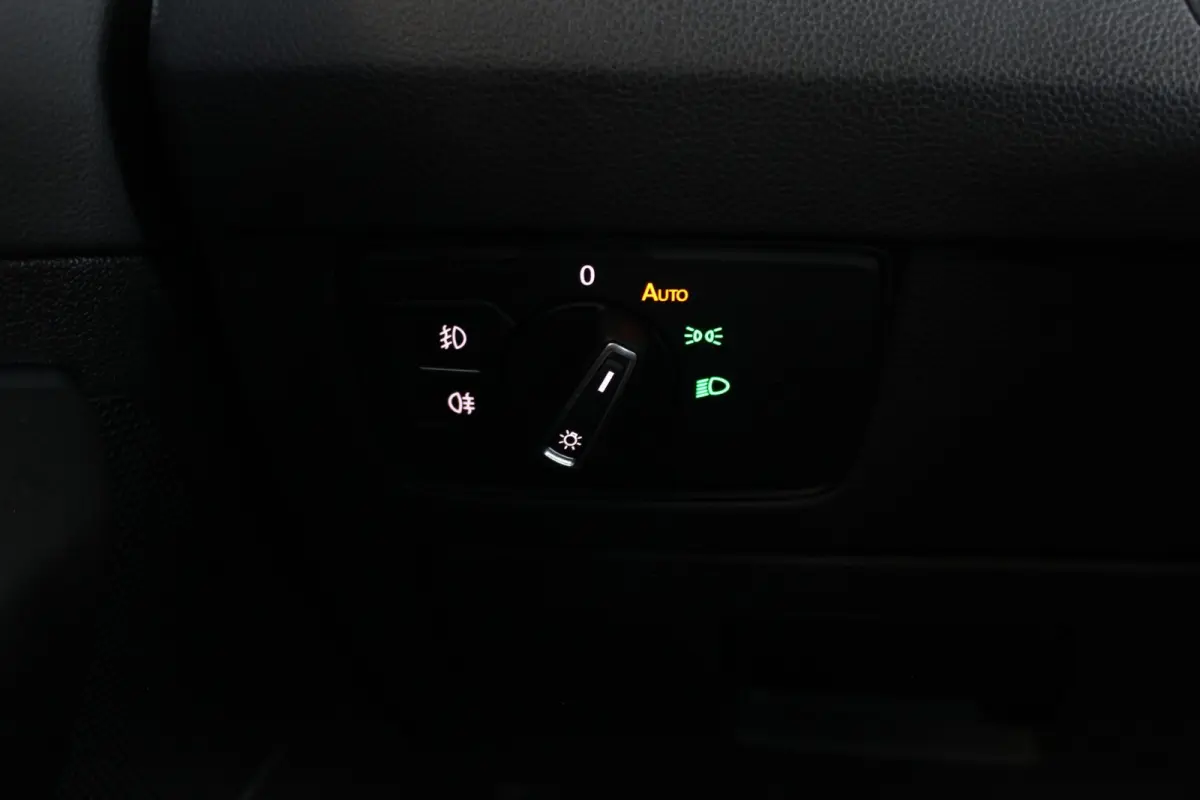 1.5 TSI Business Trekhaak | R-Line Look | Camera | Virtual Cockpit | Adapt. Cruise | Bluetooth | Navi | LED | 17" LMV | PDC V+A