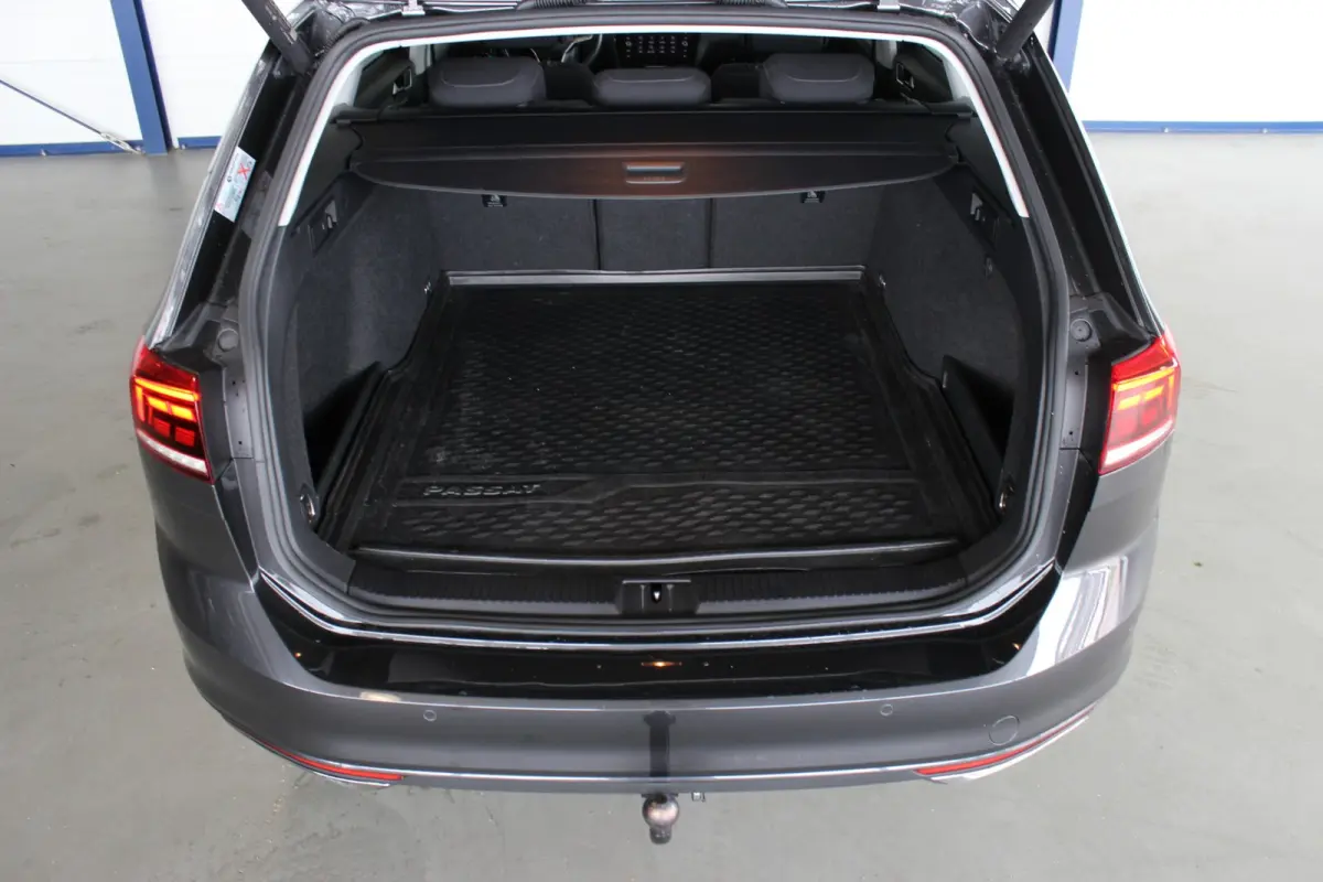 1.5 TSI Business Trekhaak | R-Line Look | Camera | Virtual Cockpit | Adapt. Cruise | Bluetooth | Navi | LED | 17" LMV | PDC V+A
