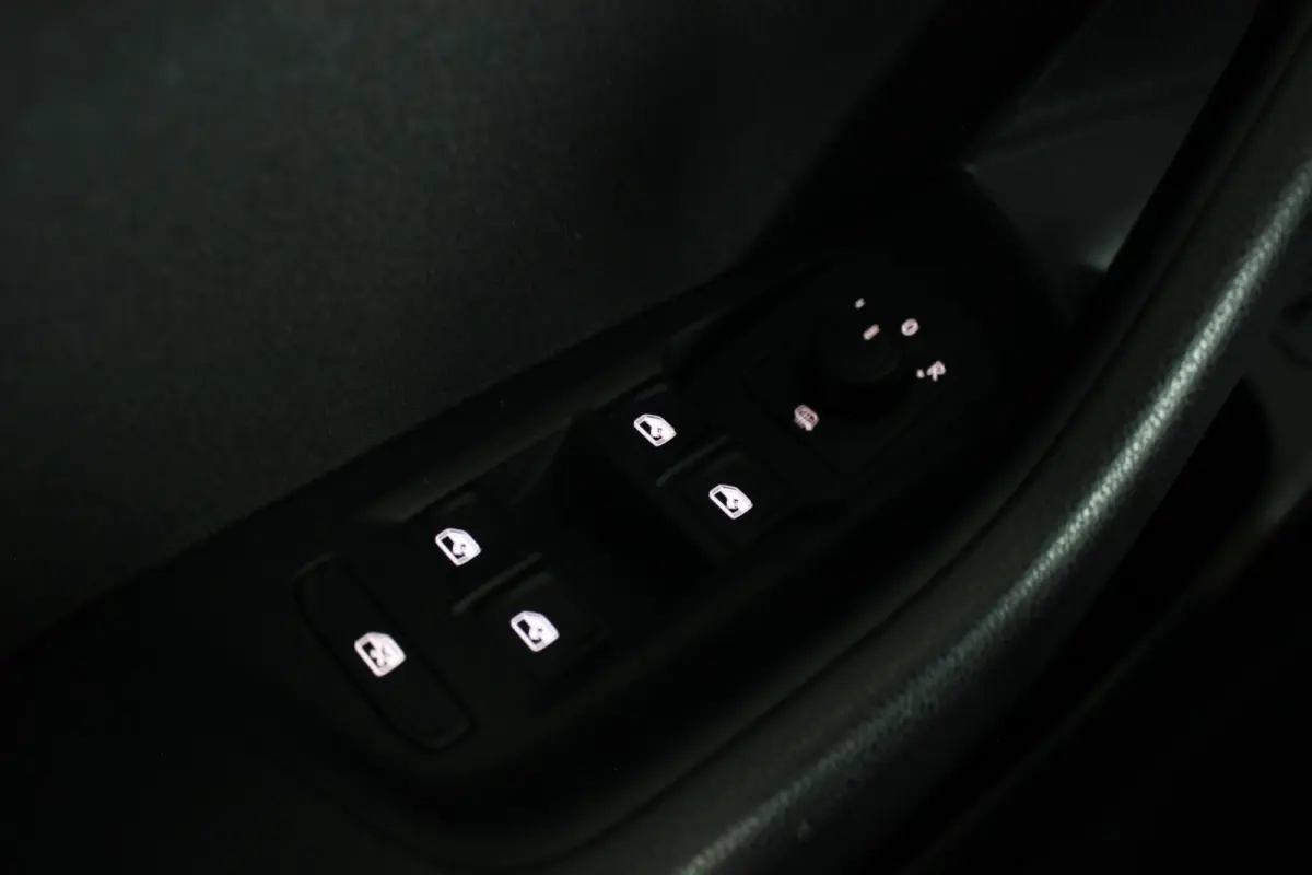 1.5 TSI Business Trekhaak | R-Line Look | Camera | Virtual Cockpit | Adapt. Cruise | Bluetooth | Navi | LED | 17" LMV | PDC V+A