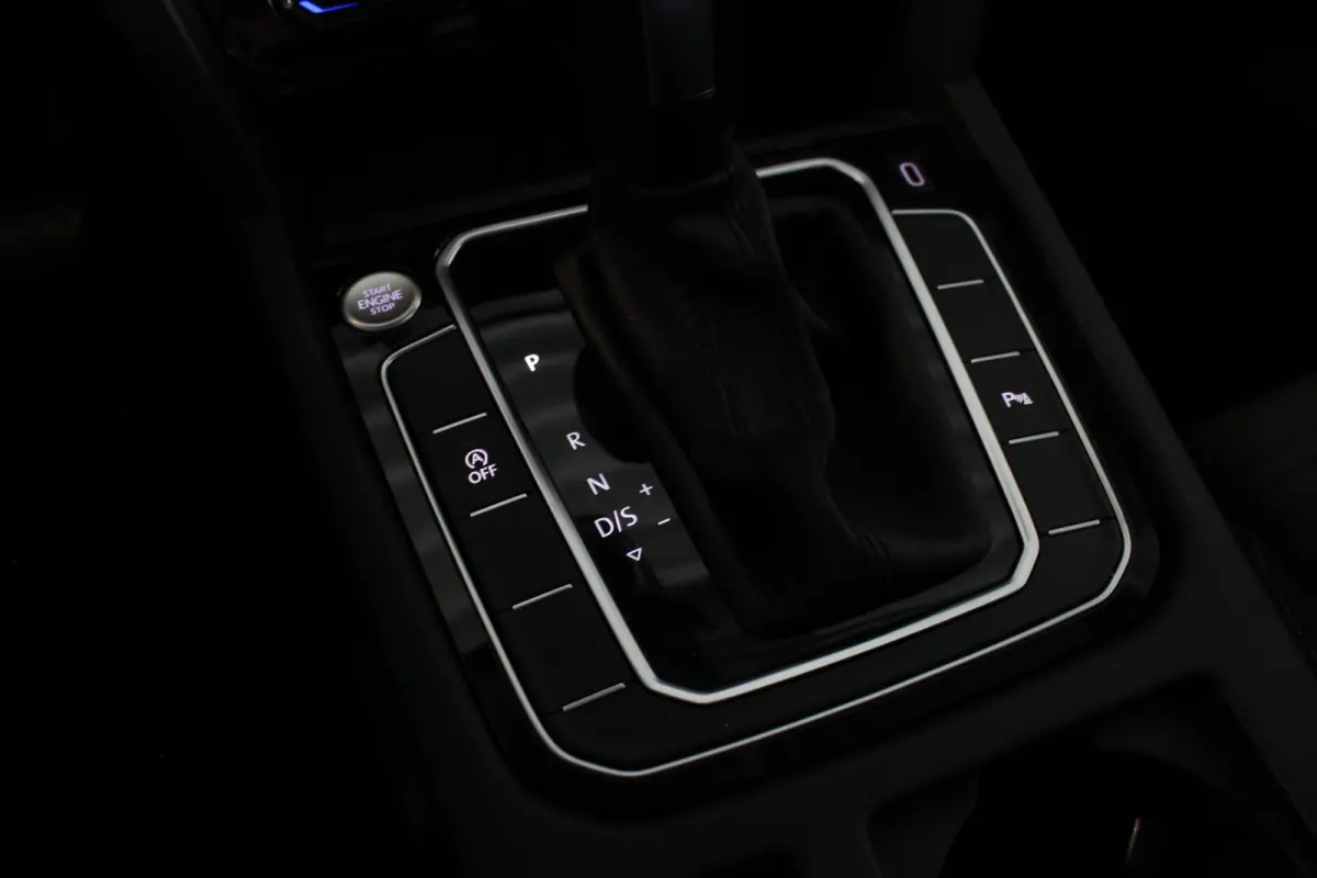 1.5 TSI Business Trekhaak | R-Line Look | Camera | Virtual Cockpit | Adapt. Cruise | Bluetooth | Navi | LED | 17" LMV | PDC V+A