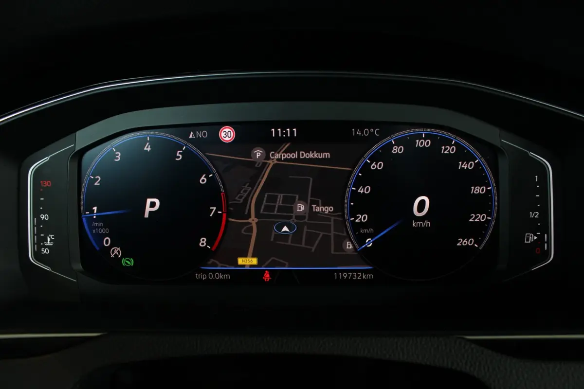 1.5 TSI Business Trekhaak | R-Line Look | Camera | Virtual Cockpit | Adapt. Cruise | Bluetooth | Navi | LED | 17" LMV | PDC V+A