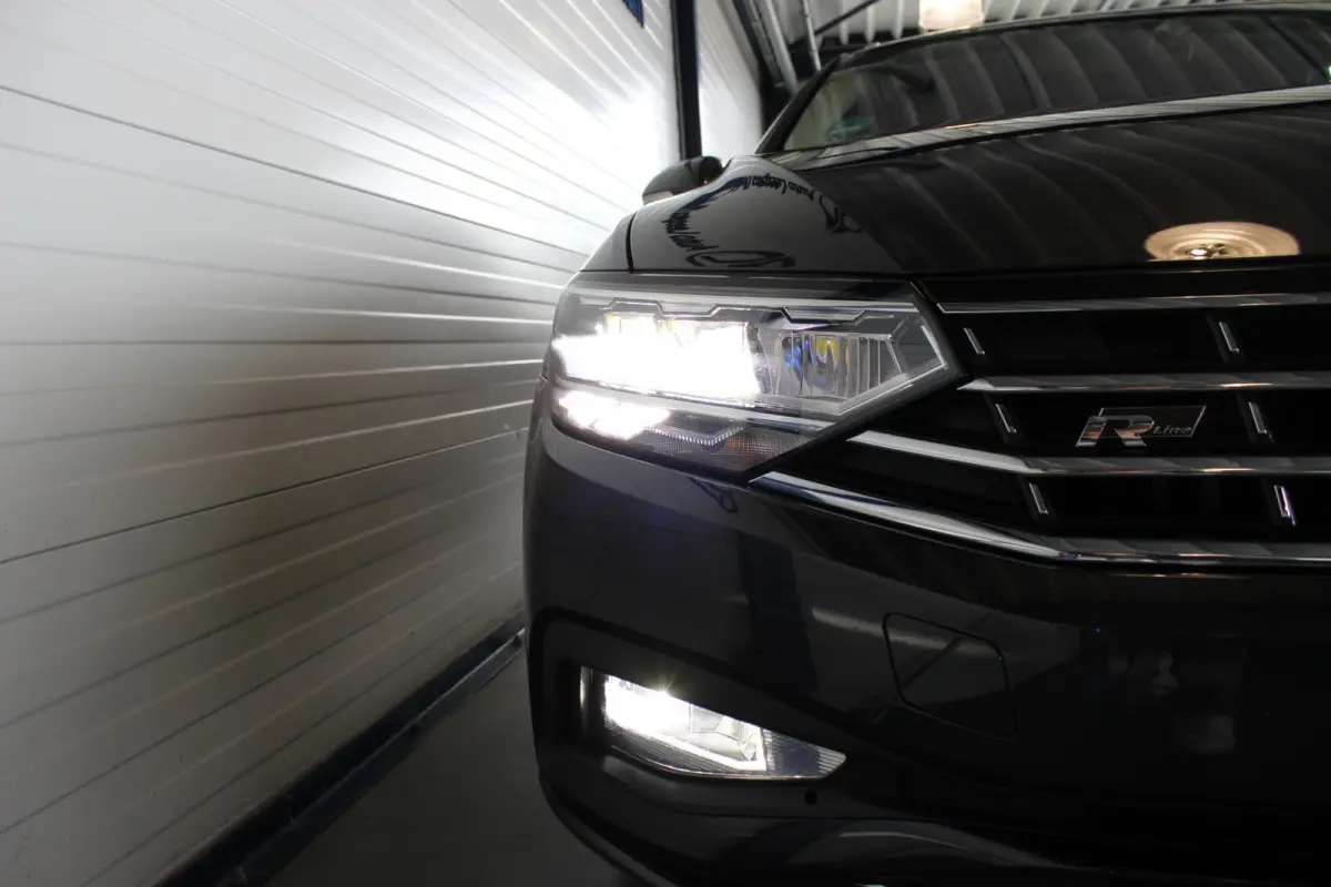 1.5 TSI Business Trekhaak | R-Line Look | Camera | Virtual Cockpit | Adapt. Cruise | Bluetooth | Navi | LED | 17" LMV | PDC V+A