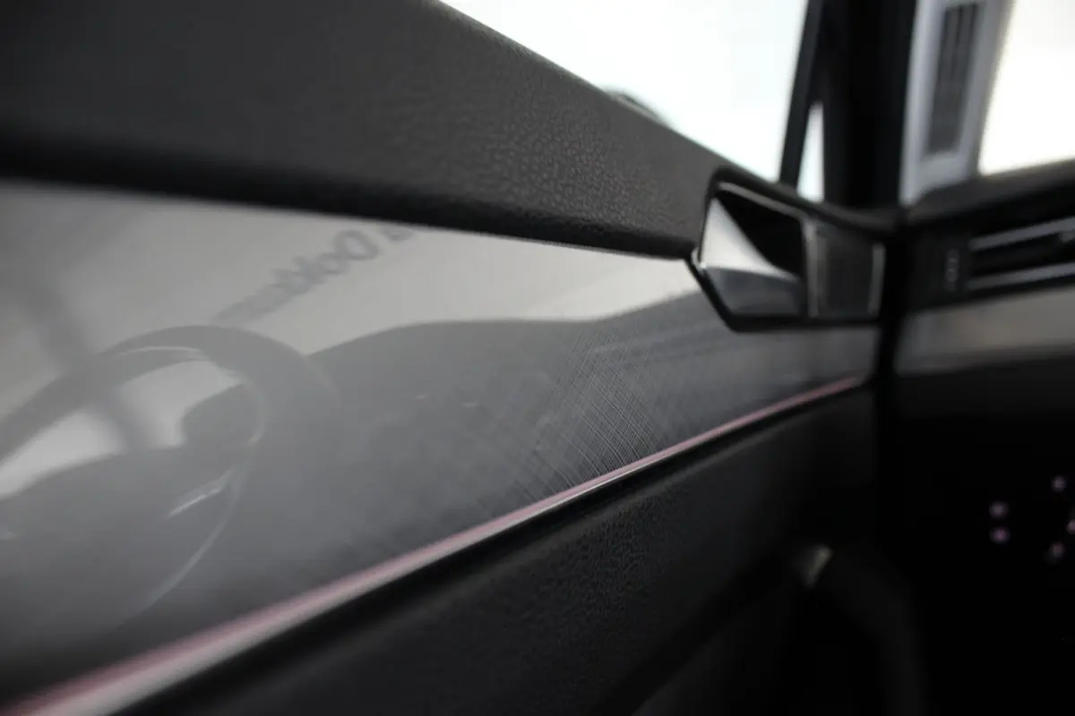 1.5 TSI Business Trekhaak | R-Line Look | Camera | Virtual Cockpit | Adapt. Cruise | Bluetooth | Navi | LED | 17" LMV | PDC V+A
