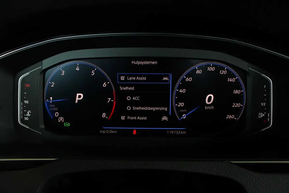 1.5 TSI Business Trekhaak | R-Line Look | Camera | Virtual Cockpit | Adapt. Cruise | Bluetooth | Navi | LED | 17" LMV | PDC V+A