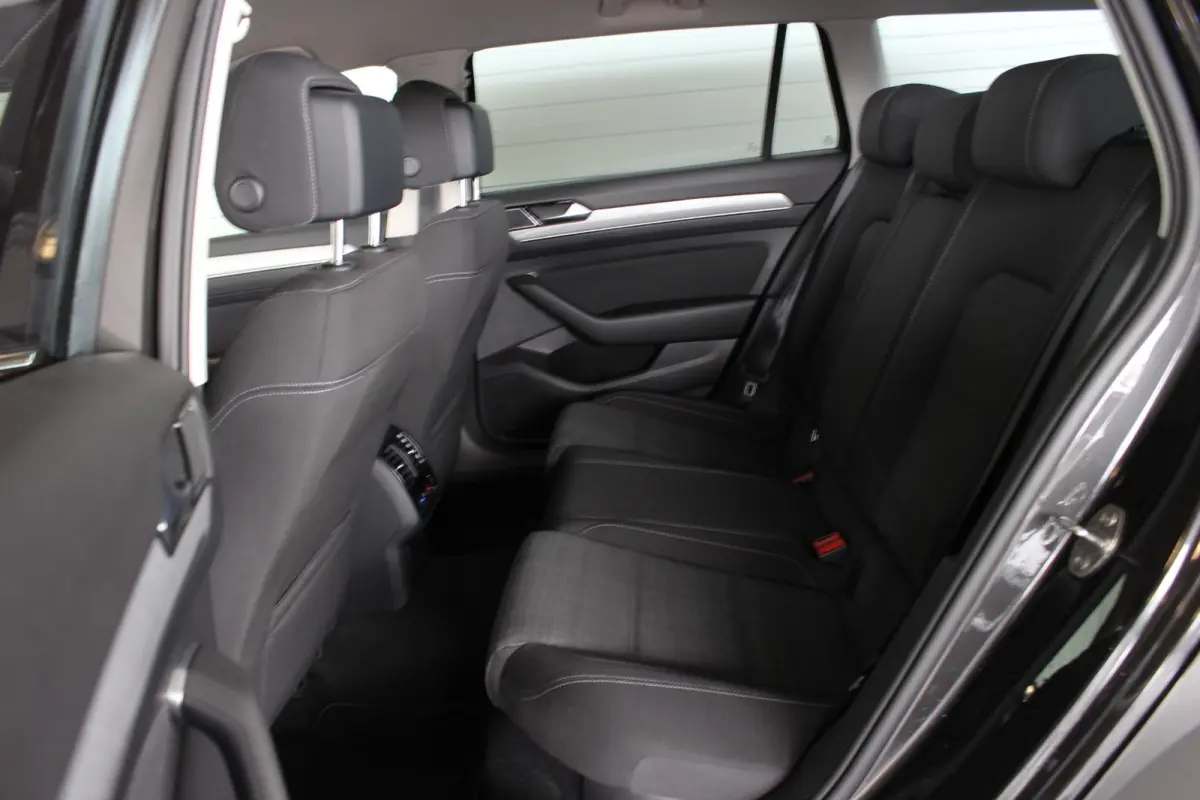 1.5 TSI Business Trekhaak | R-Line Look | Camera | Virtual Cockpit | Adapt. Cruise | Bluetooth | Navi | LED | 17" LMV | PDC V+A
