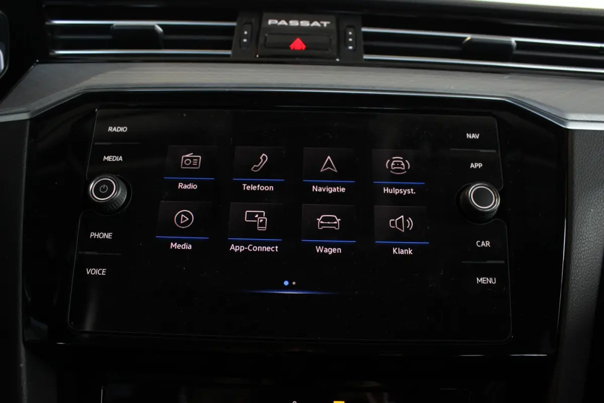 1.5 TSI Business Trekhaak | R-Line Look | Camera | Virtual Cockpit | Adapt. Cruise | Bluetooth | Navi | LED | 17" LMV | PDC V+A