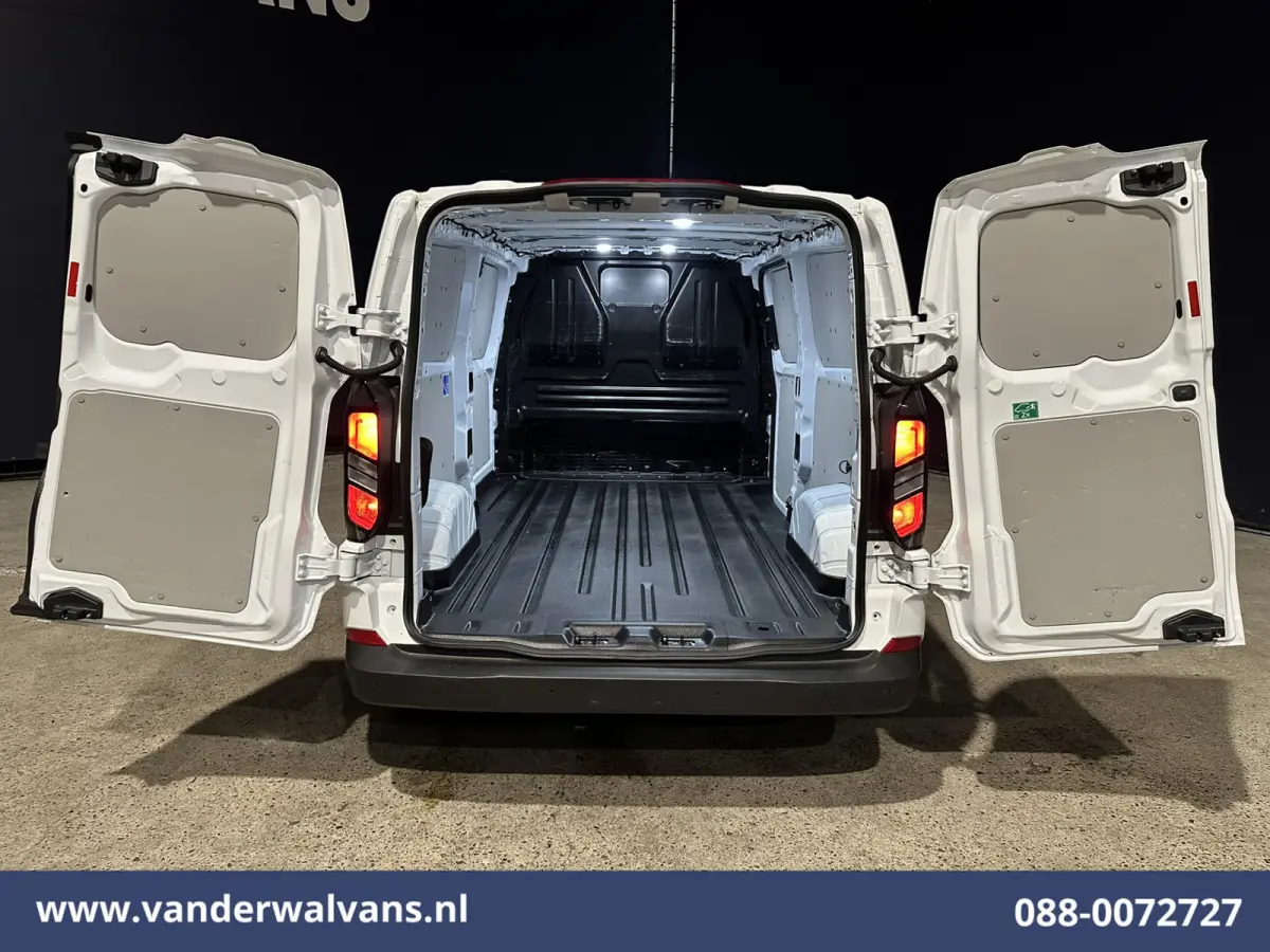 2.0 TDCI 136pk L2H1 Euro6 Airco | Camera | Apple Carplay | LED | Cruisecontrol Android Auto, Verwarmde voorruit, Parkeersensoren, Leder, Bijrijdersbank